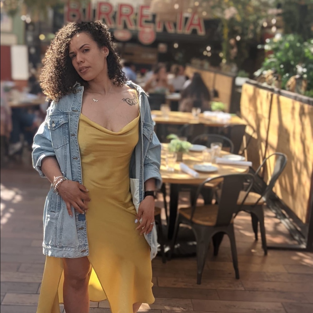 Pretty yellow dress 👗 💛